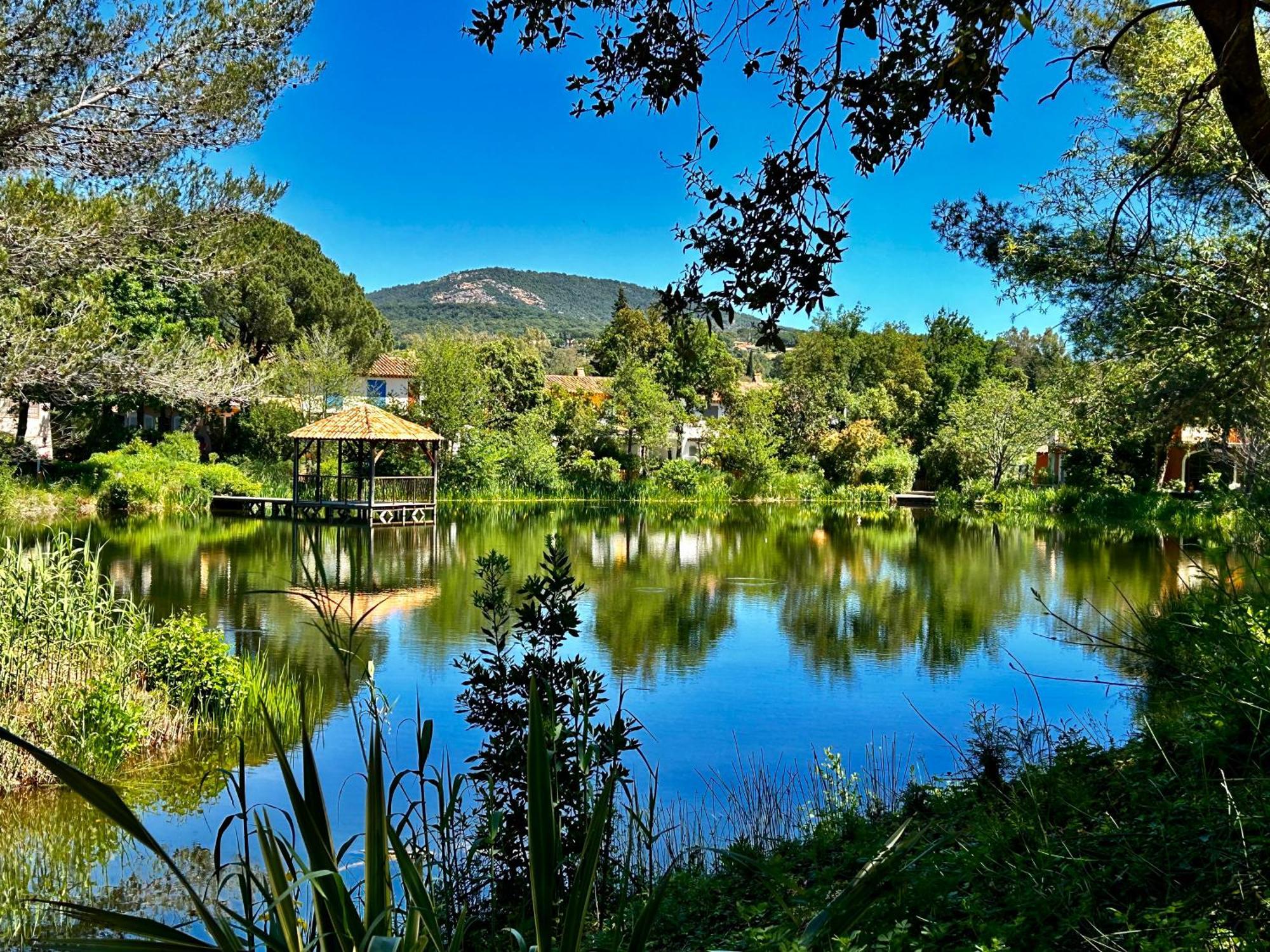 Les Restanques Vue Mer Roses 1070 Rez De Jardin Гримо Екстериор снимка